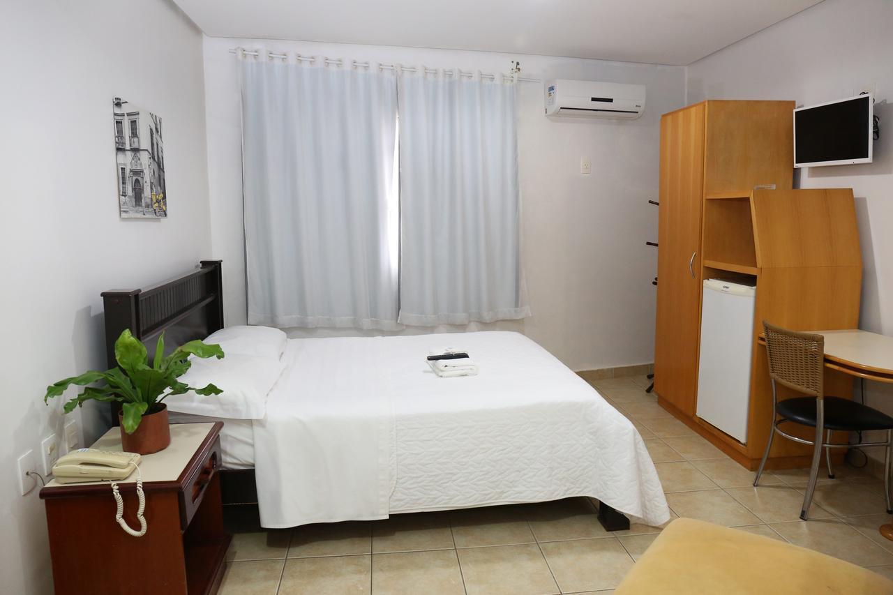 Licia Hotel Joao Pinheiro Экстерьер фото